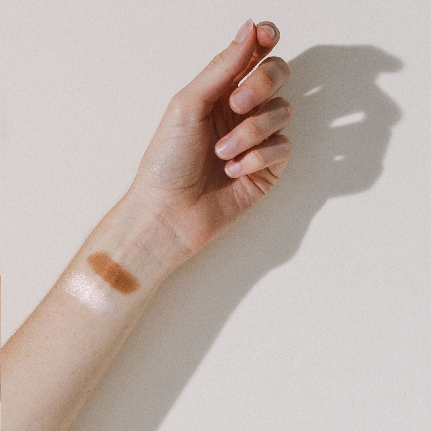 Myeasyglow on arm cocoa glow