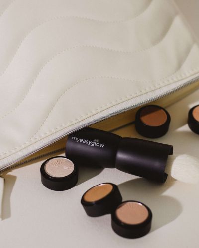 EasyGlow Highlight and contour colours with brush 